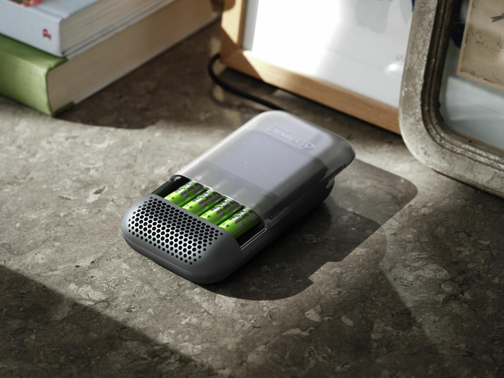 金山电池国际有限公司上市新品牌“绿再”充电电池